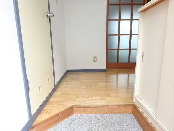 メゾンドールFT 玄関