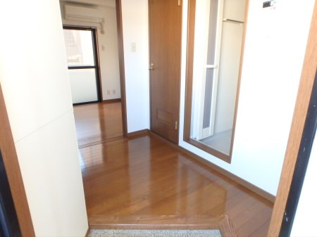 コートハウスＪ‐B棟 玄関