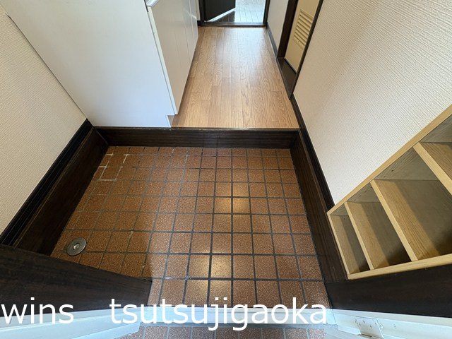 ガウディ6 玄関