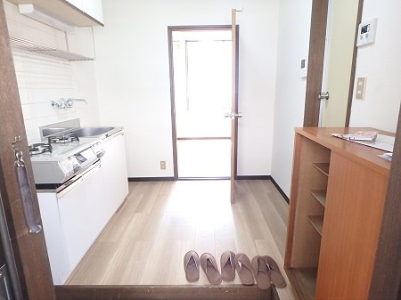 ガウディ5 玄関