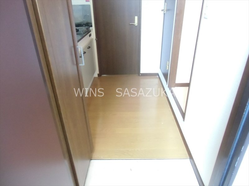 アンプルール・フェールドゥ・イズミ　 玄関