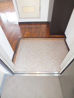 メゾンドコレイユ 玄関