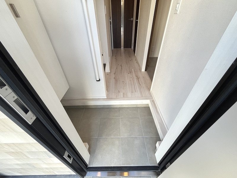 エムキース国領AB 玄関