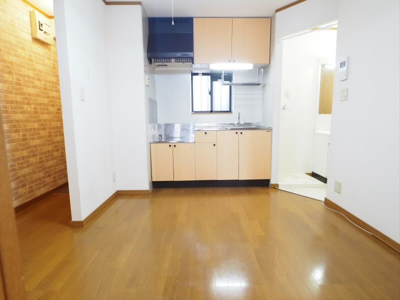 フローラ・K リビング