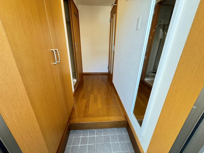 ホワイトヒルズ　N 玄関