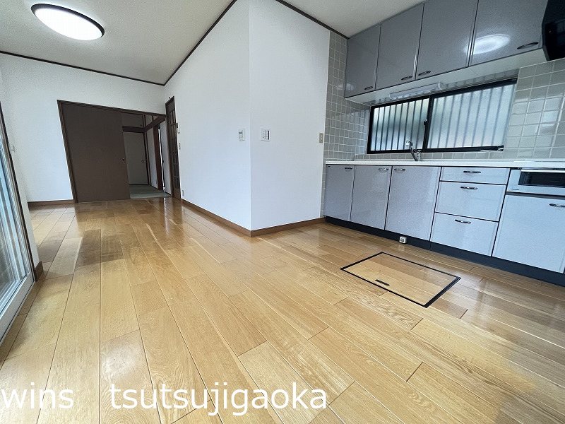 調布市八雲台2丁目戸建＝定期借家4年 リビング