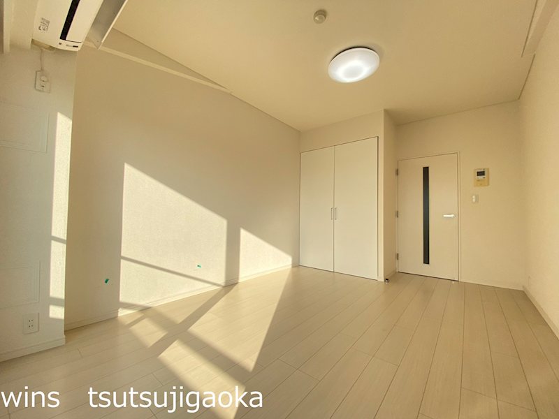 アンビックスつつじヶ丘　A棟 リビング