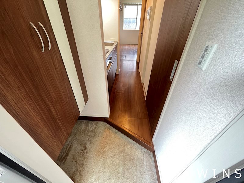 monad SASAZUKA 玄関