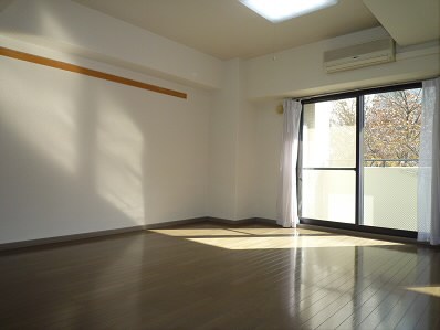 アヴァンセつつじヶ丘 リビング