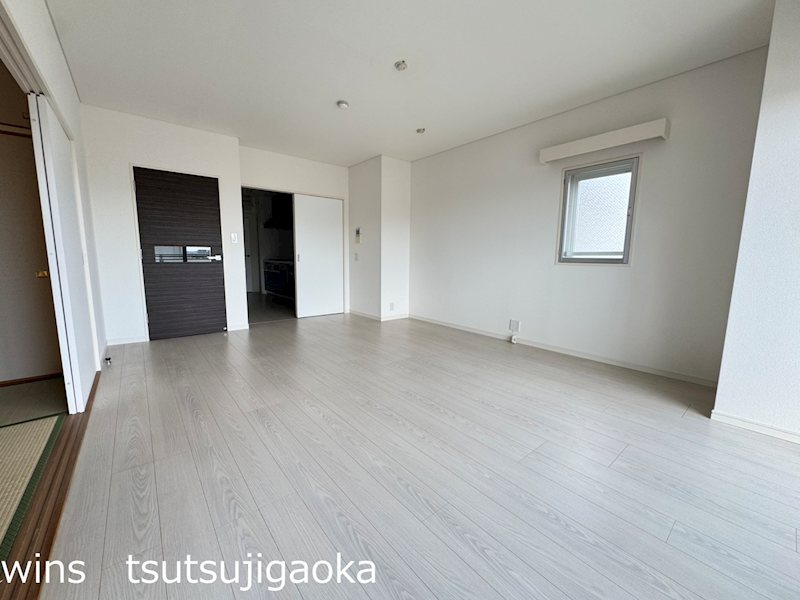 アンビックスつつじヶ丘　B棟 リビング