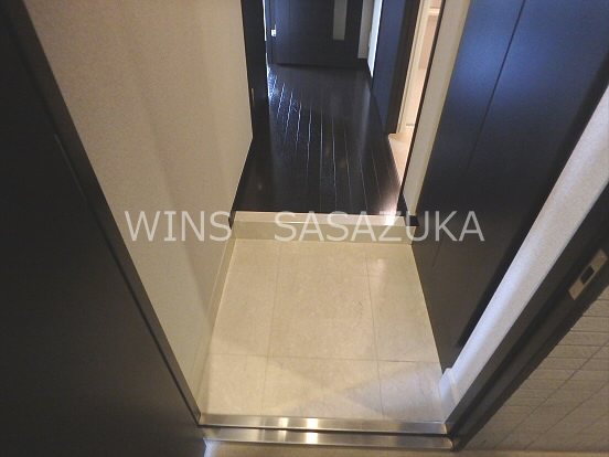 トーシンフェニックス初台弐番館 玄関