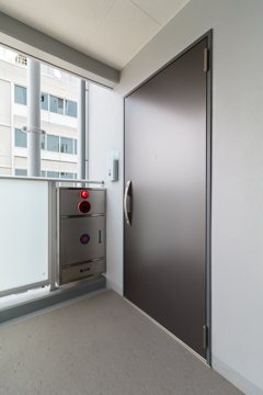 イレーネ初台 玄関