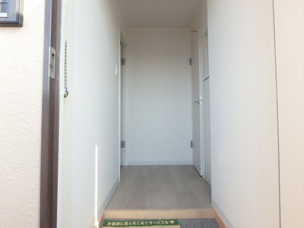 サニーガーデンアライ 玄関