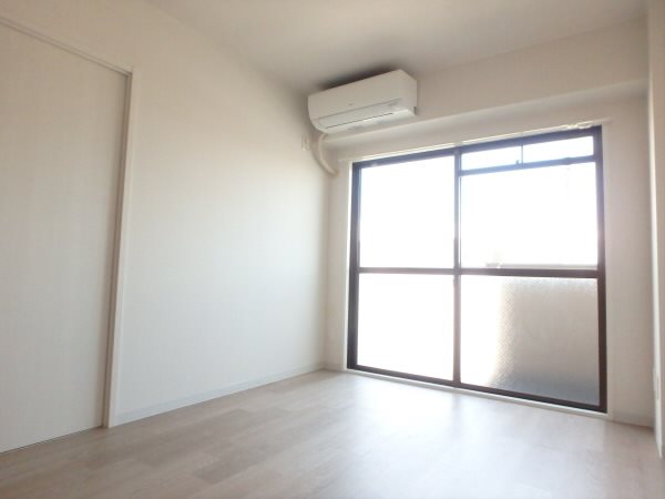 サニーガーデンアライ ベッドルーム