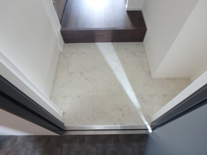 THE Uranus（ジ・ウラヌス） 玄関