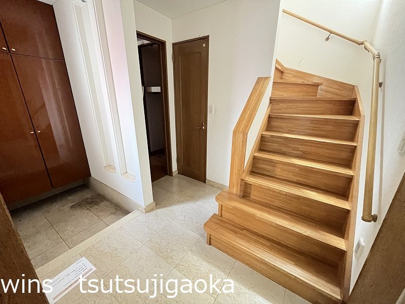 成城9丁目戸建 玄関