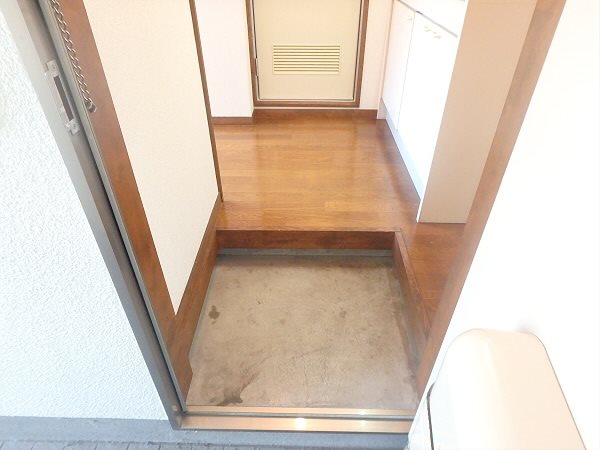 プランドール弐番館 玄関