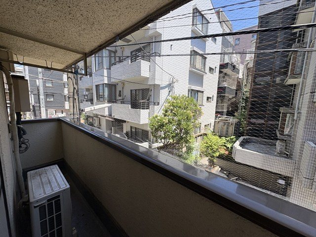 チェックメイトビル ベランダ