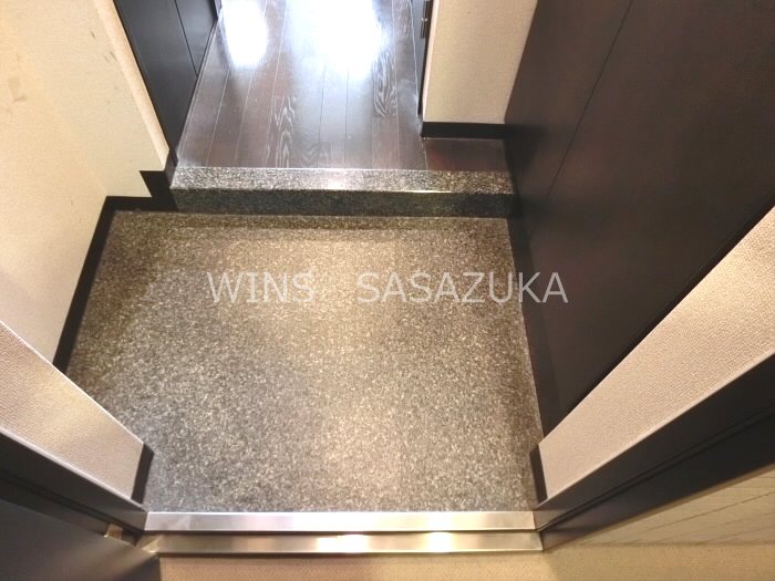 トーシンフェニックス初台弐番館 玄関