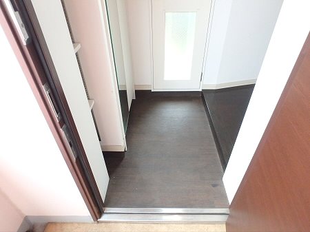 Win Bell仙川（ウィンベルセンガワ） 玄関