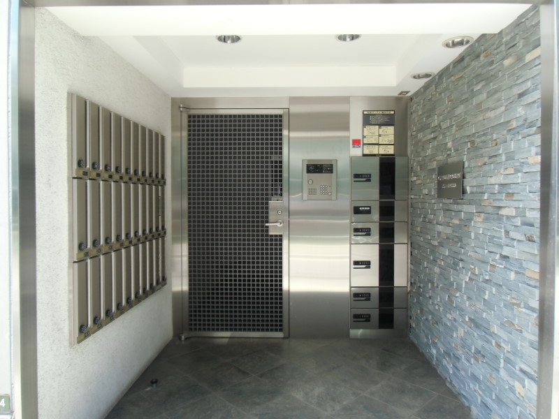 GARDEN COURT KAMIKITAZAWA エントランス