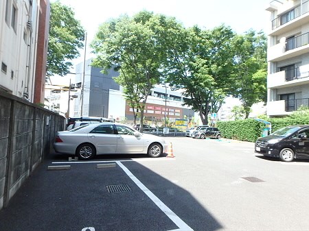 塚本アパートメント 駐車場