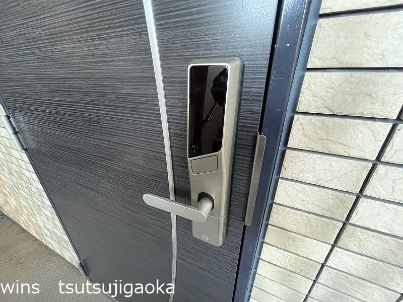 レゴリス成城3 玄関