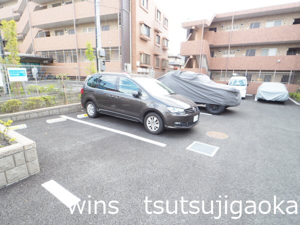 レゴリス成城3 駐車場