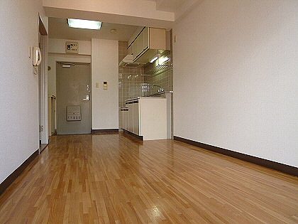 東京都府中市美好町２丁目 リビング