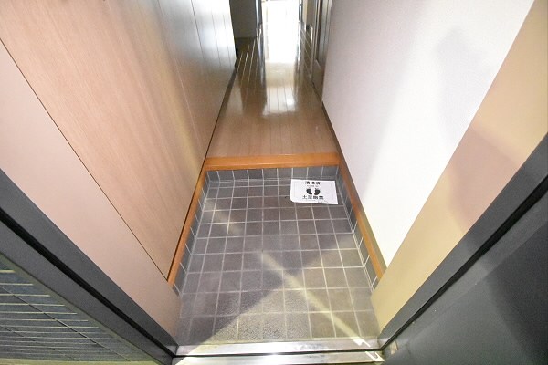 東京都調布市東つつじケ丘１丁目 玄関