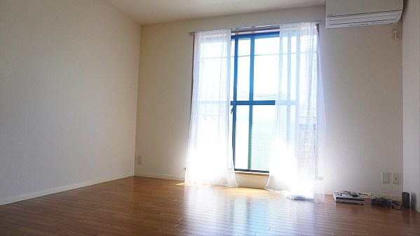 東京都調布市仙川町２丁目14-2 リビング
