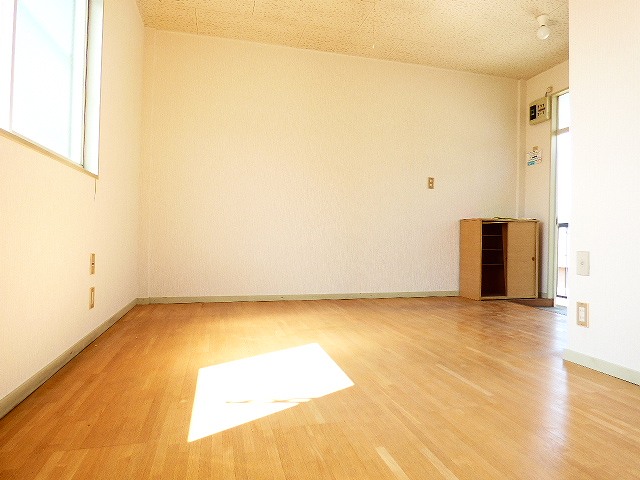 東京都府中市住吉町４丁目 リビング