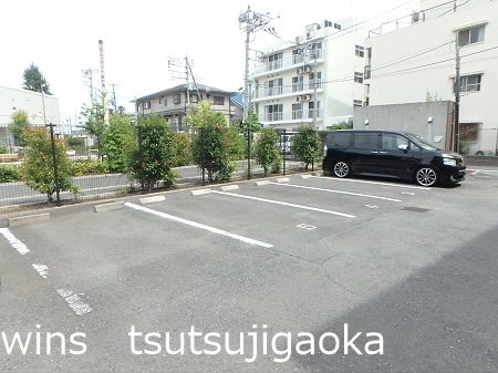 メゾンベル・アネックス 駐車場