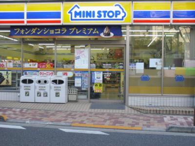 長谷川アパート コンビニ