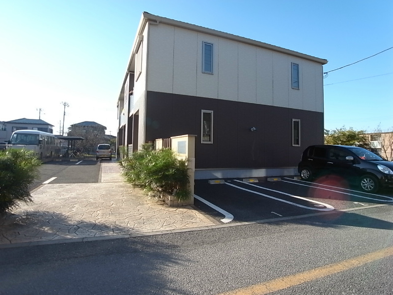 レユシールC 駐車場