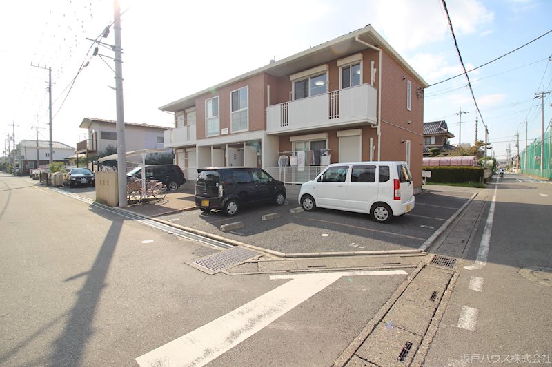 ヴィスタナハウス 駐車場