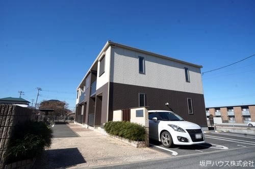 レユシールC 駐車場