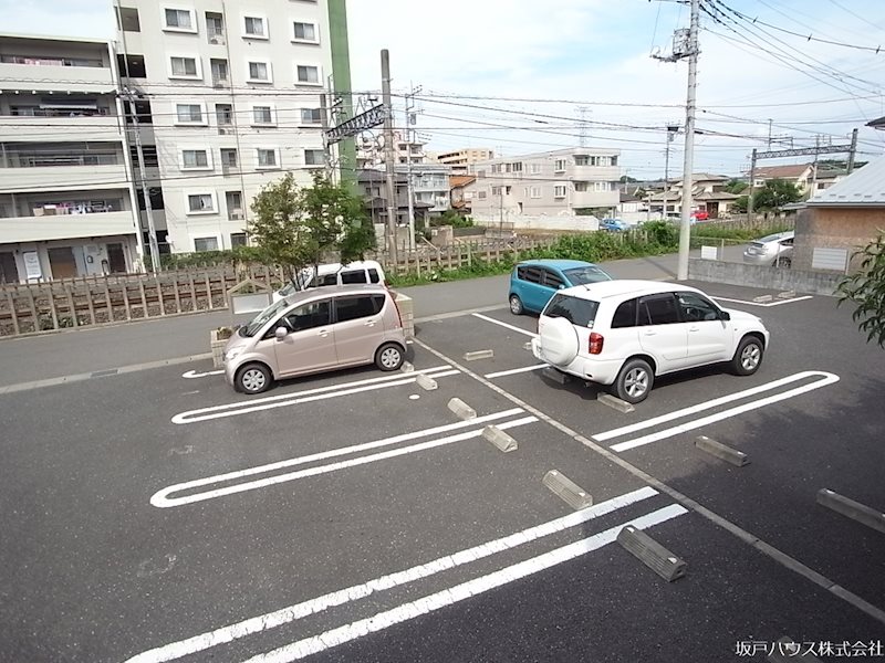 フォルトゥーナ若葉 駐車場