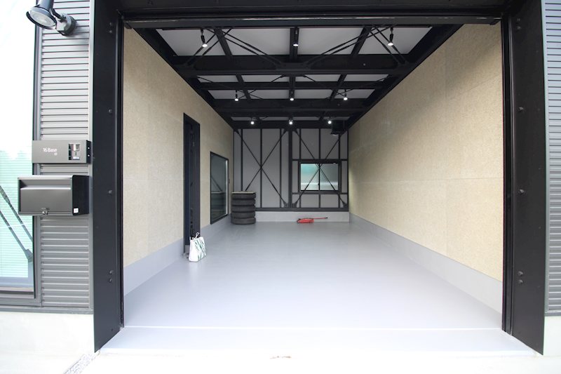 16Base 駐車場