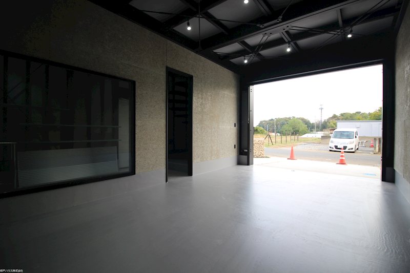 16Base 駐車場
