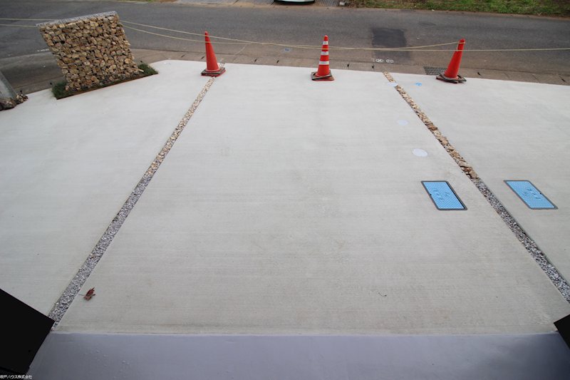 16Base 駐車場