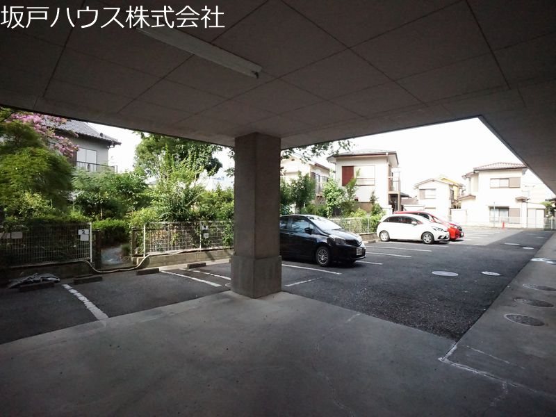 ライフルマンション 駐車場