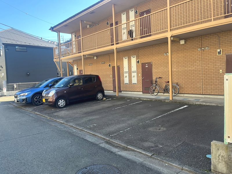 エステート田辺 駐車場