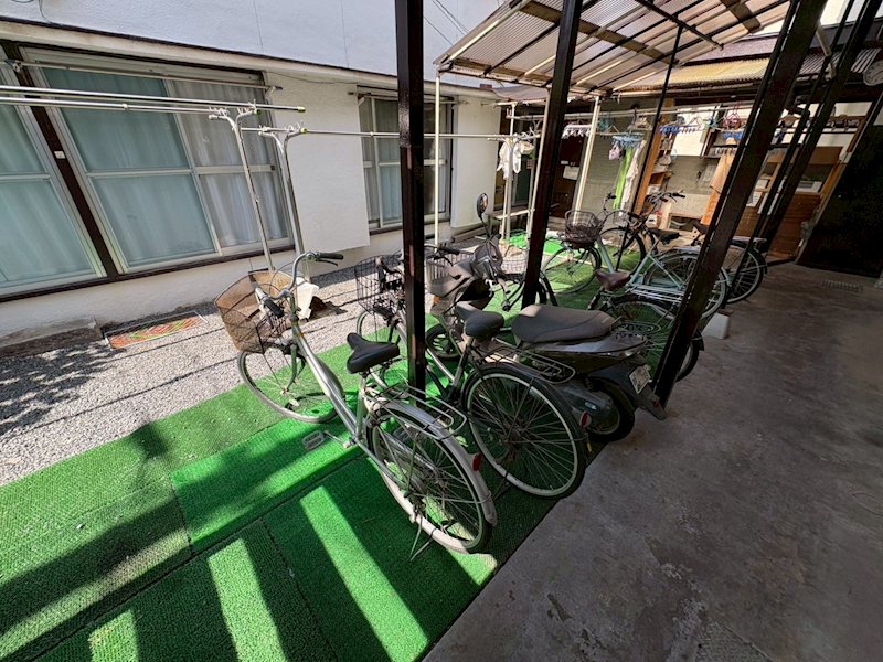 フラワーハイムA 駐車場