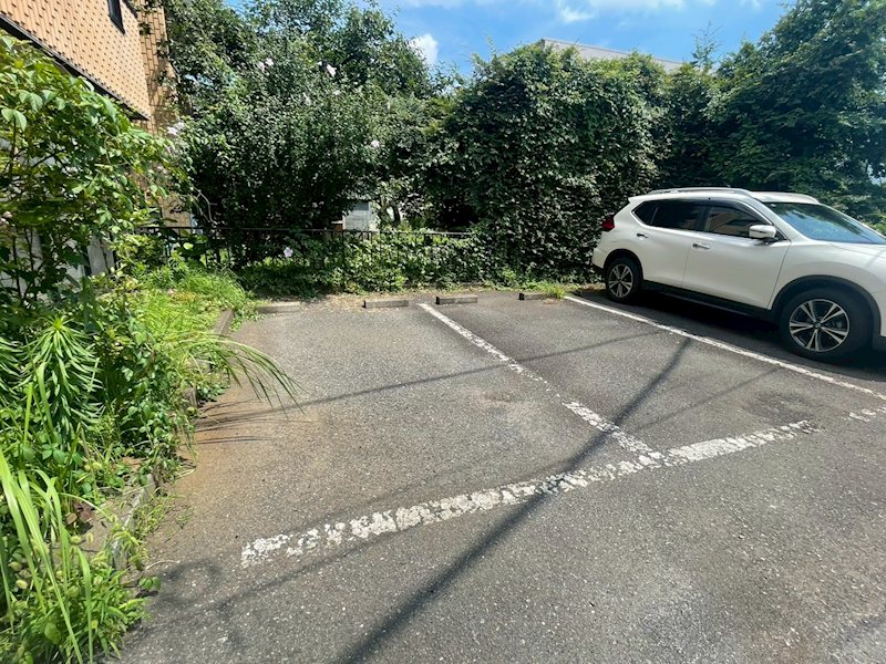ルナハイツ 駐車場