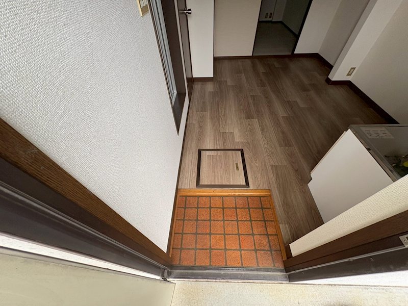 めじろハイツ 玄関