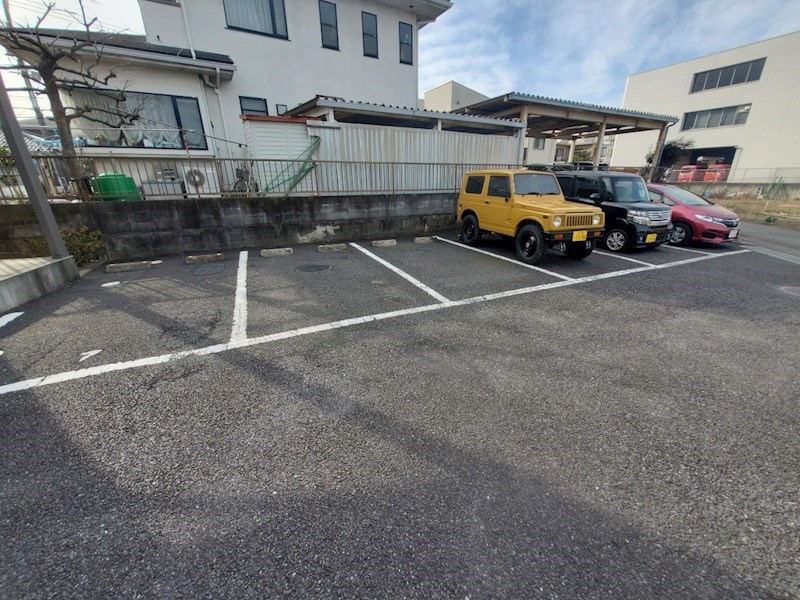 ジュネス 駐車場