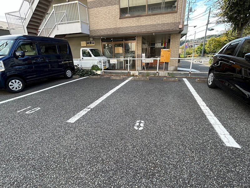 ニューハイム井上 駐車場