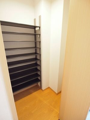 リトルガーデン北千住 玄関