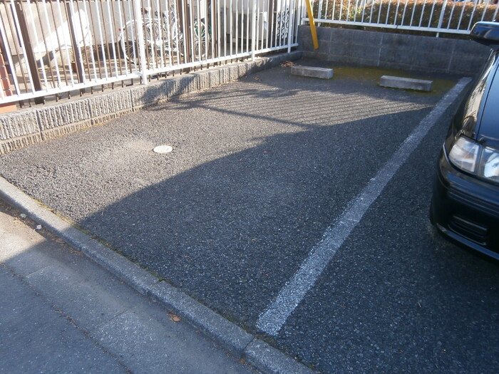 プレジール旭が丘 駐車場